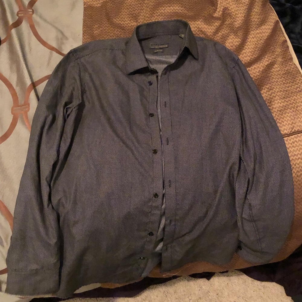 Men’s slim fit dress shirt